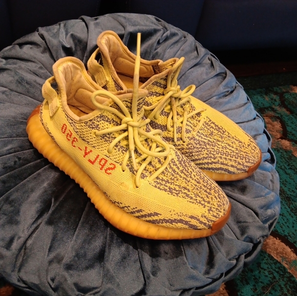 ADIDAS YEEZY BOOST 350 V2 KANYE WEST S FROZEN YELLOW RAW   Size 9 - Picture 1 of 6